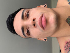 Lucasflexthis_1